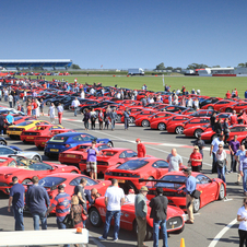 964 Ferraris schaffen Guinness Weltrekord in Silverstone