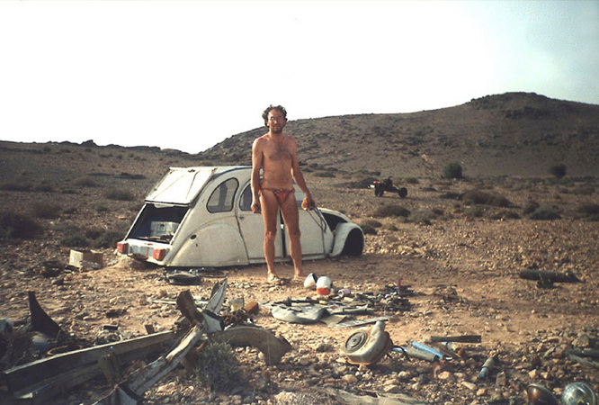 Stranded in the desert, man builds motorcycle from broken 2CV