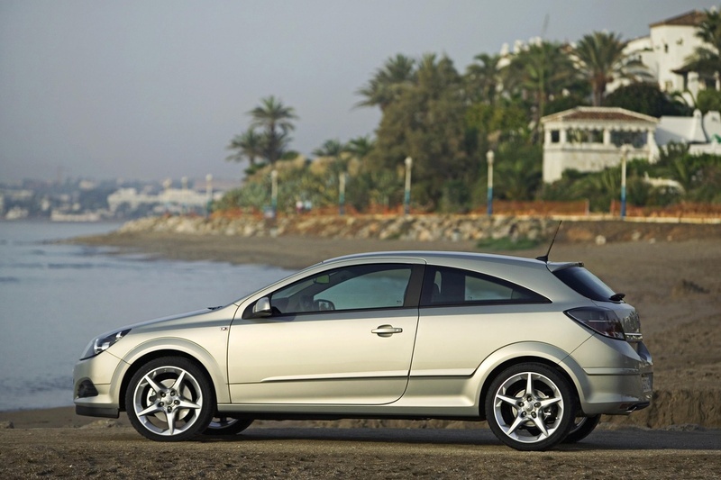 Opel Astra GTC 2.0 Turbo