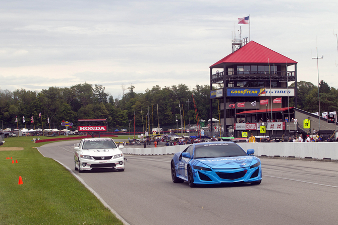 O veículo cumpriu várias voltas ao circuito de Mid-Ohio