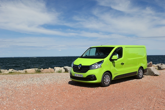 Renault Master Furgão Cabina Prolongada 7L Tracção L2 3.3T 2.3 dCi