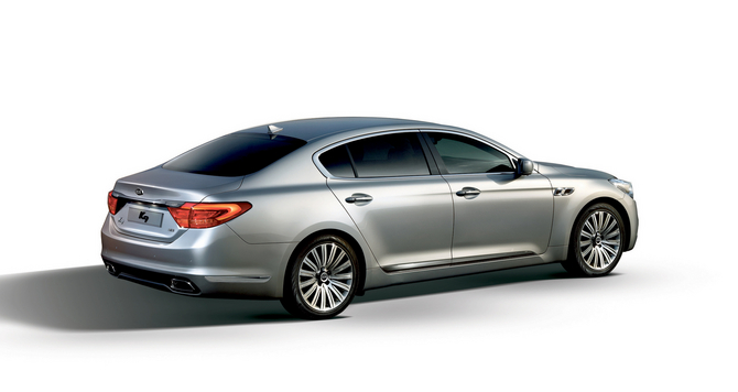 The flagship sedan comes with LED headlights and blind spot detection 