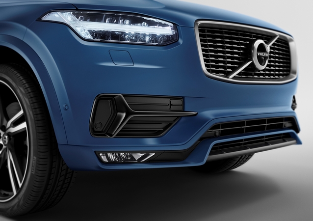 Front detail of the XC90 R-Design