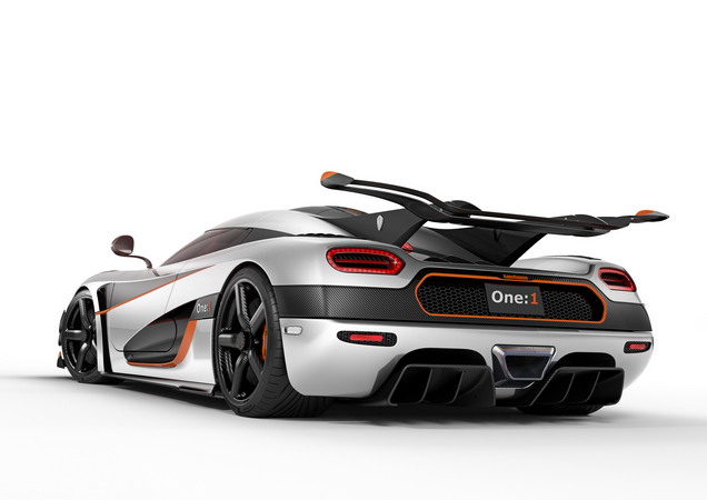 O One:1 é baseado no Agera R e de acordo com a Koenigsegg tem uma velocidade máxima prevista de 439km/h O One:1 é baseado no Agera R e de acordo com a Koenigsegg tem uma velocidade máxima prevista de 439km/h