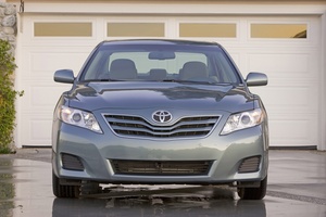 Toyota Camry LE 6-Spd AT