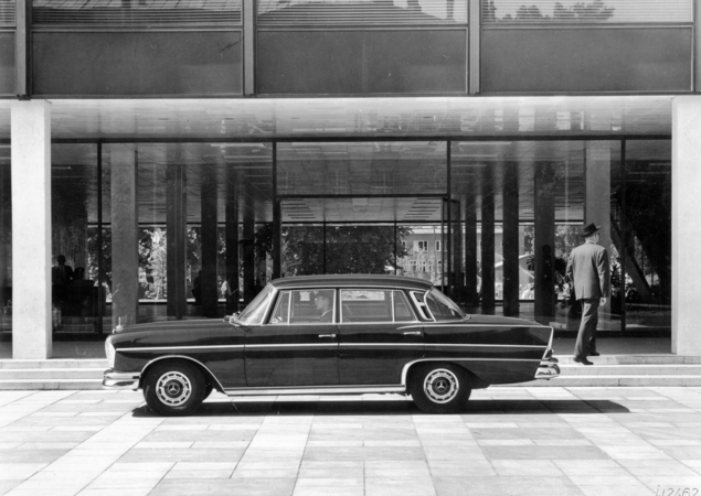 O design com os fins traseiros e os cromados do início dos anos 60 pode ter sido o pico do design do Classe S