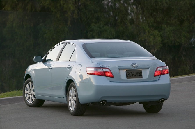 Toyota Camry XLE 5-Spd AT