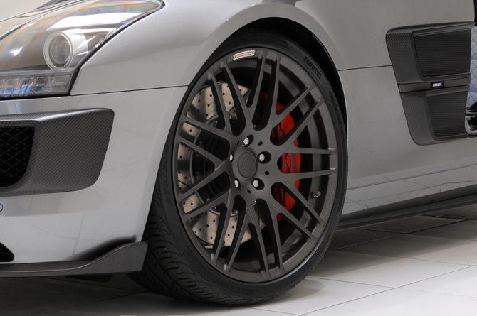 Brabus Mercedes-Benz SLS 700 Biturbo