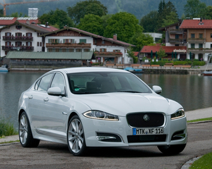 XF 3.0D V6 Premium Luxury