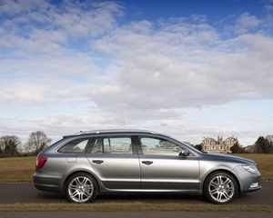 Superb Estate 2.0 TDI CR 4WD Elegance