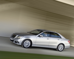 E200 Saloon CGI BlueEfficiency SE